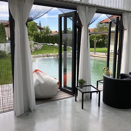 Poolhaus *